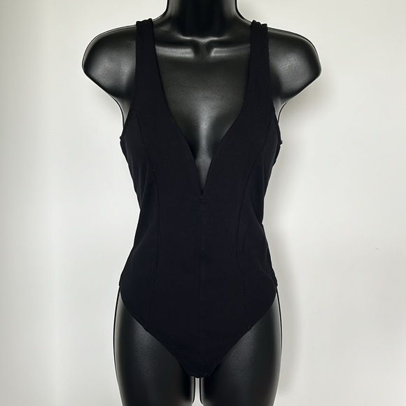 Express Tops - EXPRESS Deep V-Neck Bodysuit, size Medium